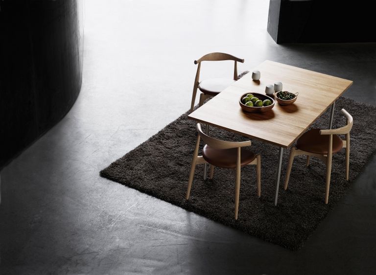 Carl Hansen & Son CH322 uitschuifbare tafel 160x95 gezeept eiken, roestvrijstalen onderstel