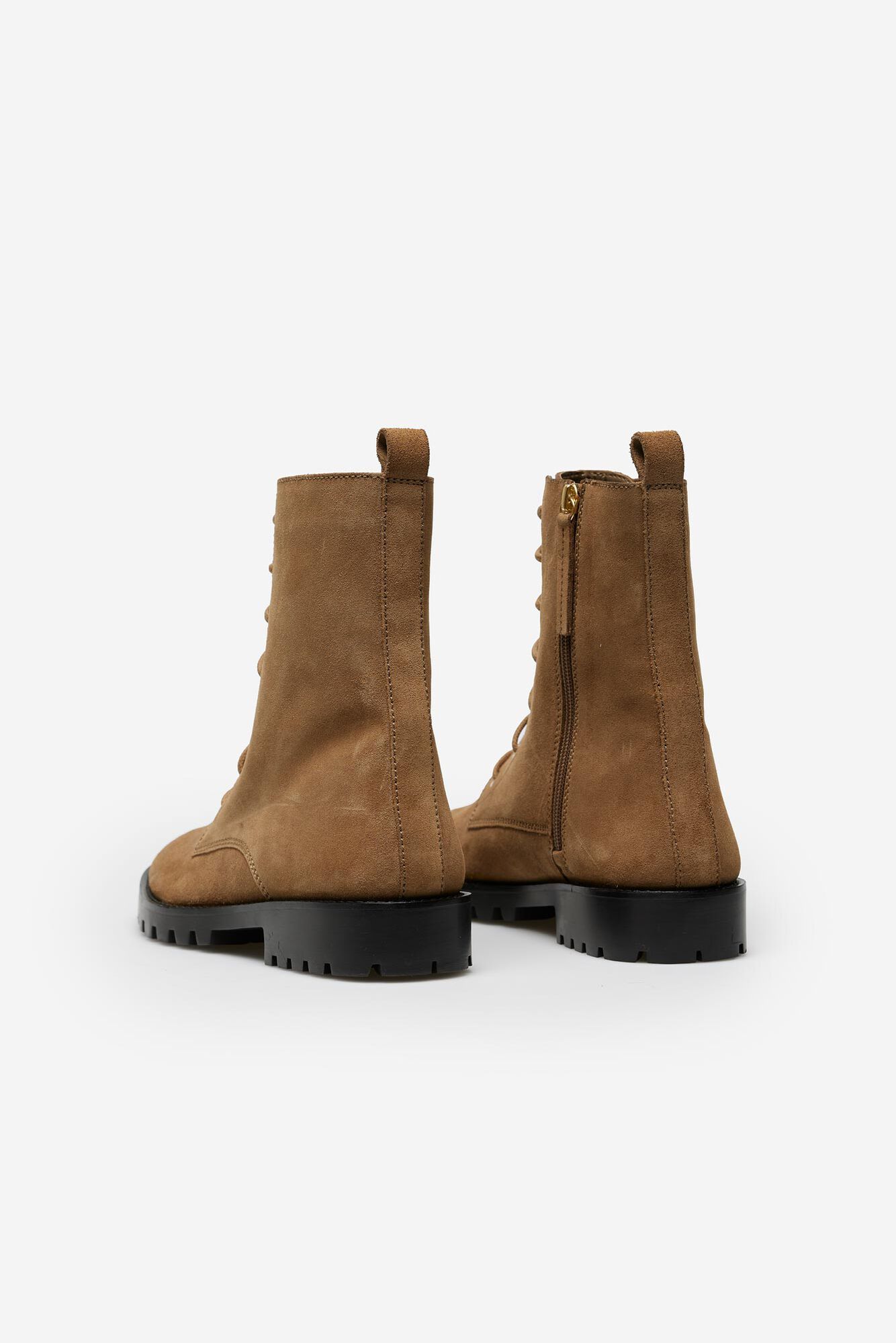 Botas de cano curto com cadarço