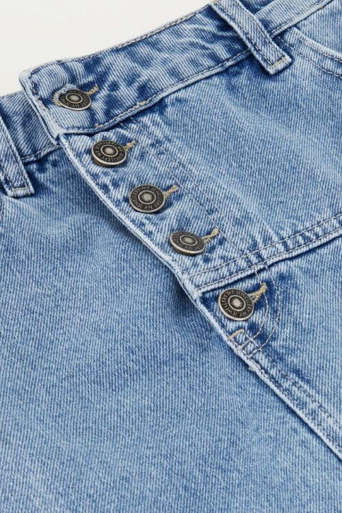 Blauwe denim midi rok met knopen