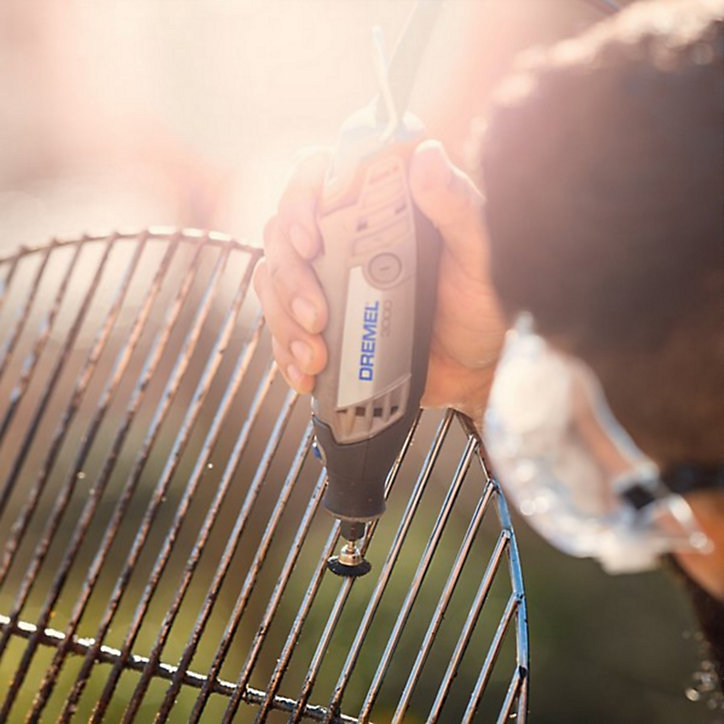 Outil multifonction Dremel 3000-15 + 1 guide de découpe (130W), 15 accessoires