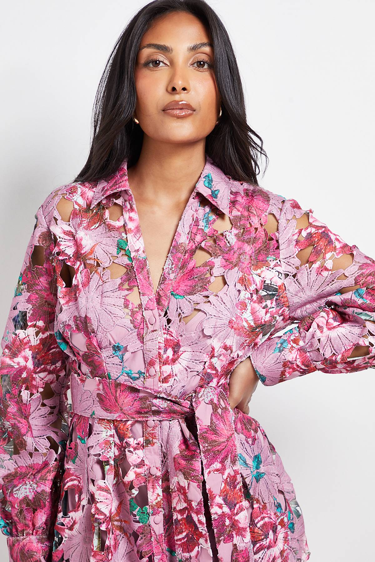 Wallis Robe Mi-Longue Ceinturée à Imprimé Dentelle Florale Petite Taille