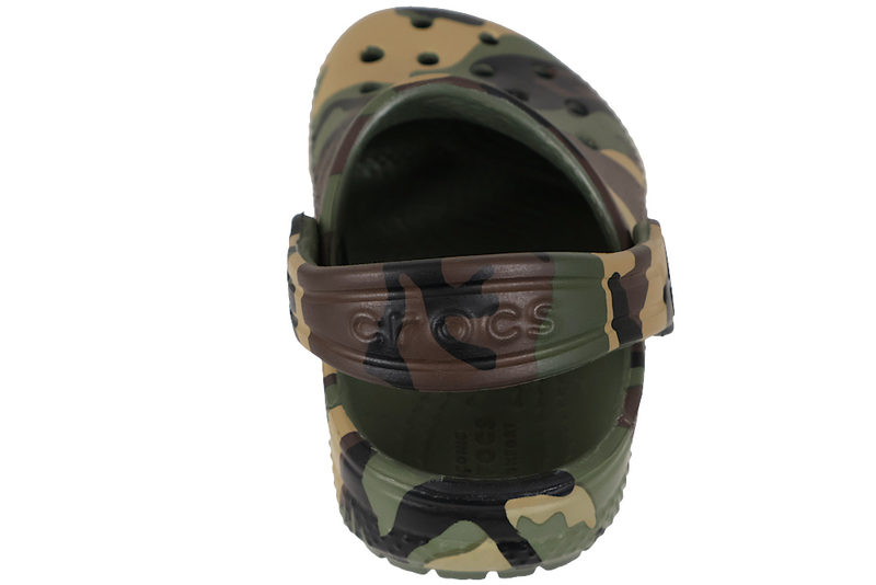 CROCS CLASSIC CAMOFLAGE CLOGS I ARMYGRØNT GUMMI