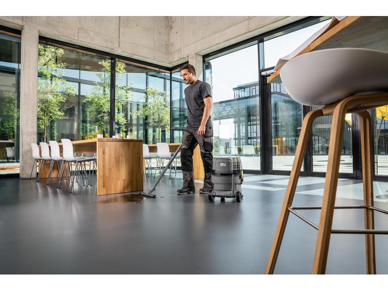 Kärcher Professional Akku-Nass-/Trockensauger NT 22/1 Ap Bp Kompakter und vielseitiger Trockensauger für anspruchsvolle Nass- und Trockenanwendungen an Orten ohne externe Stromversorgung