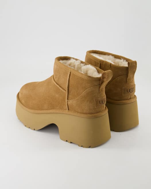 UGG Classic Ultra Mini New High Stiefeletten in Beige