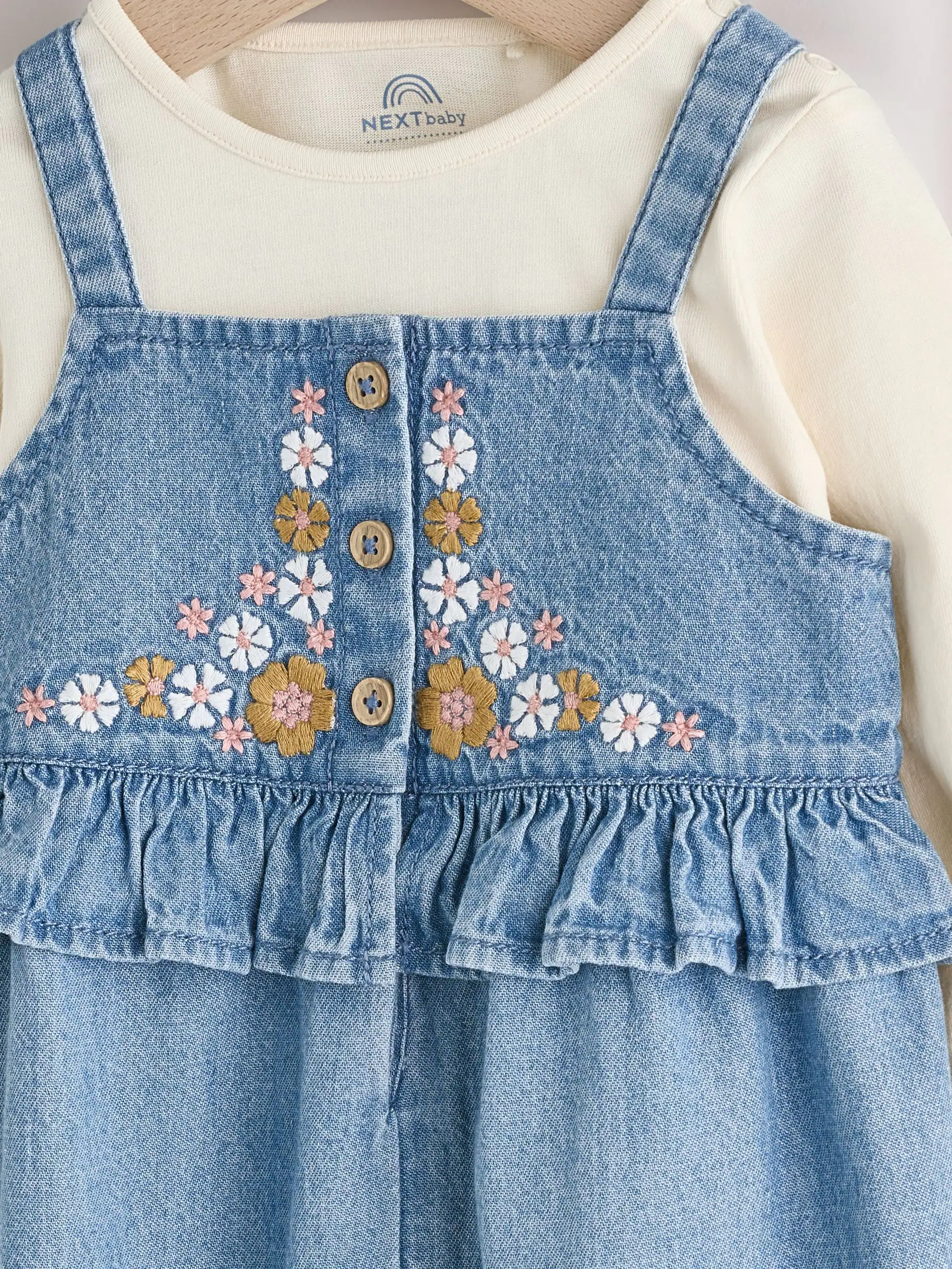 Blue Embroidered Denim - Babyset van bodysuit met lange mouwen & bretelbroek (0mnd -2jr)