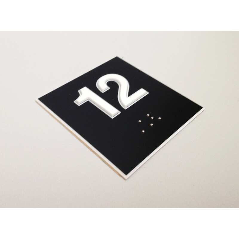 Panneau relief et braille 12