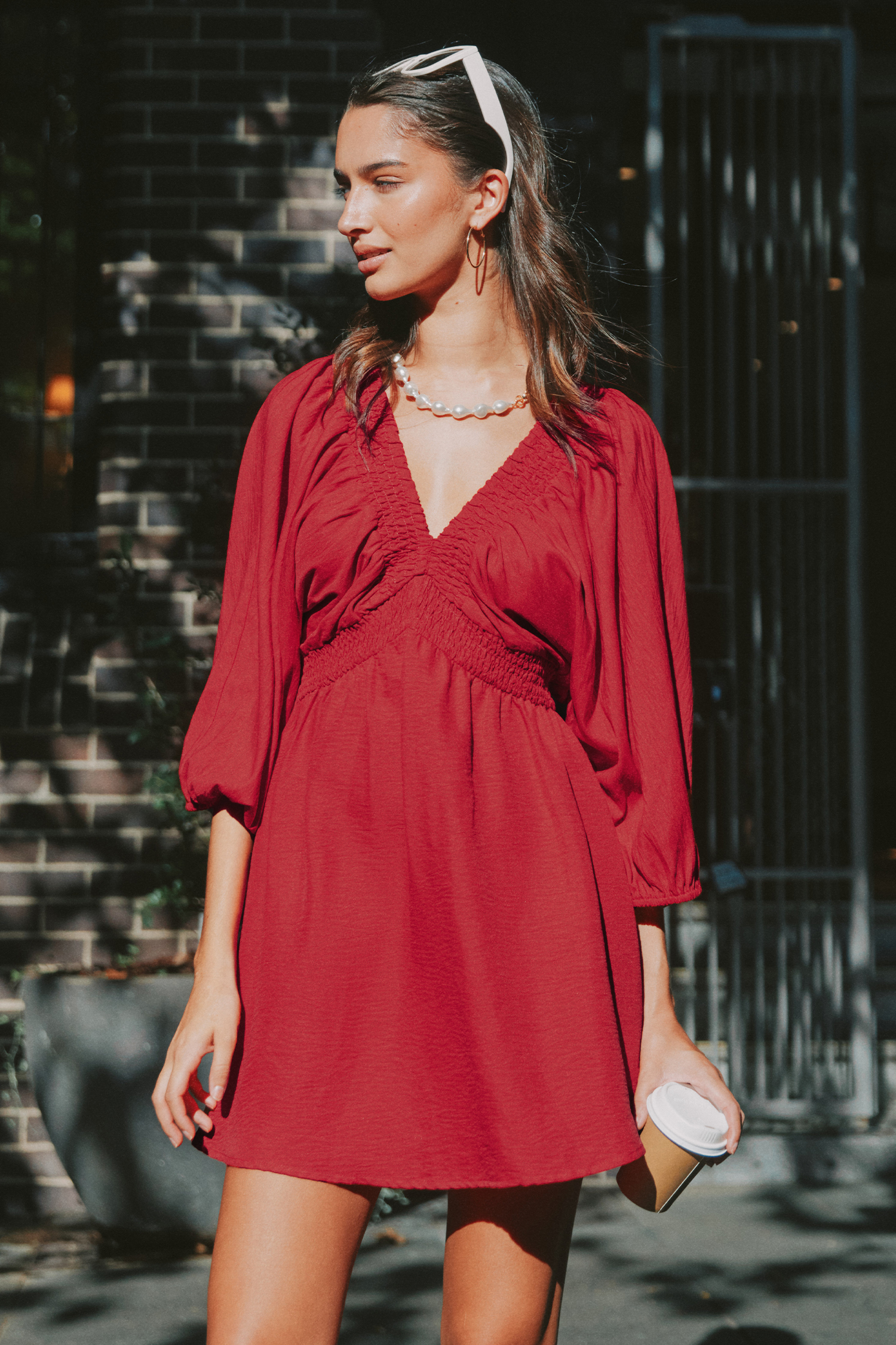 Robe mini à manches bouffantes et col V à smocks