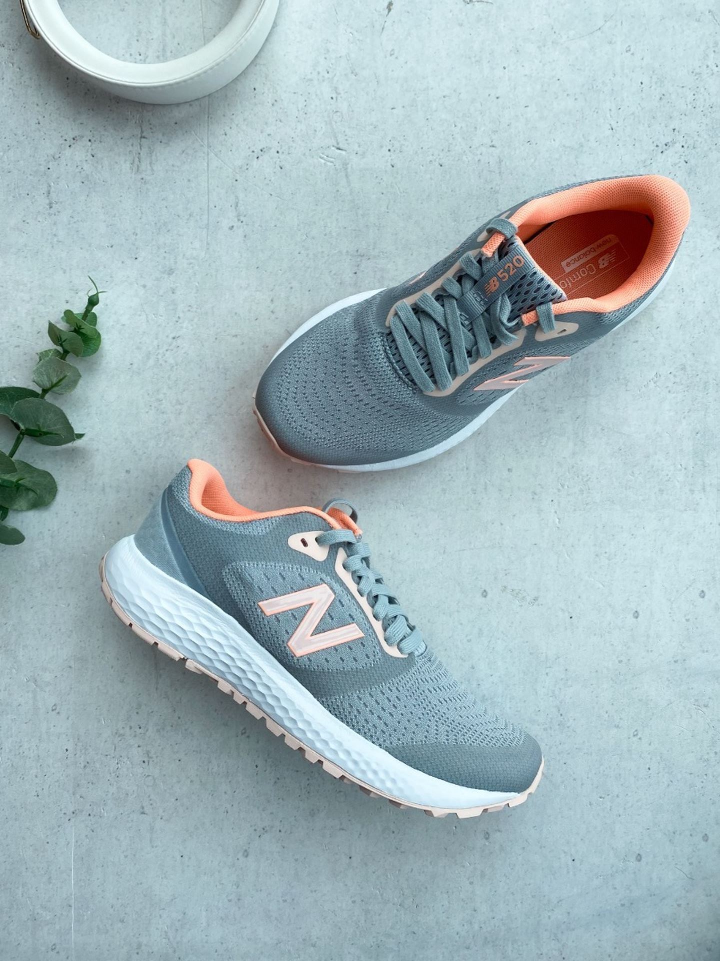 New Balance 520