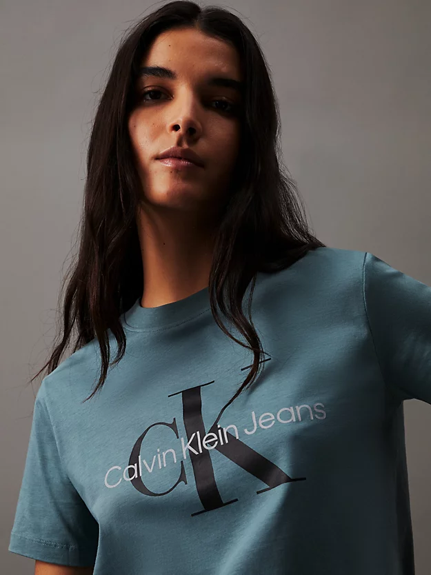 Camiseta com monograma