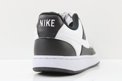 Nike Sneaker
