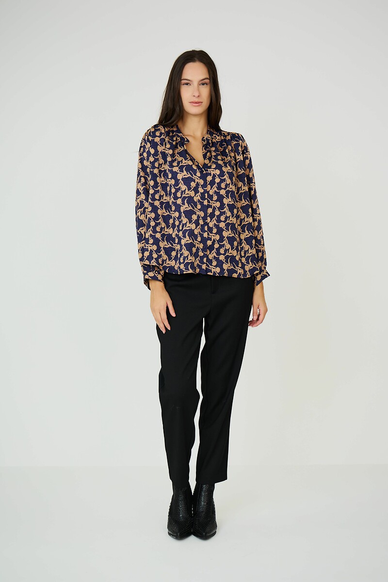ATÉ BREVE<br>Blusa com decote em V