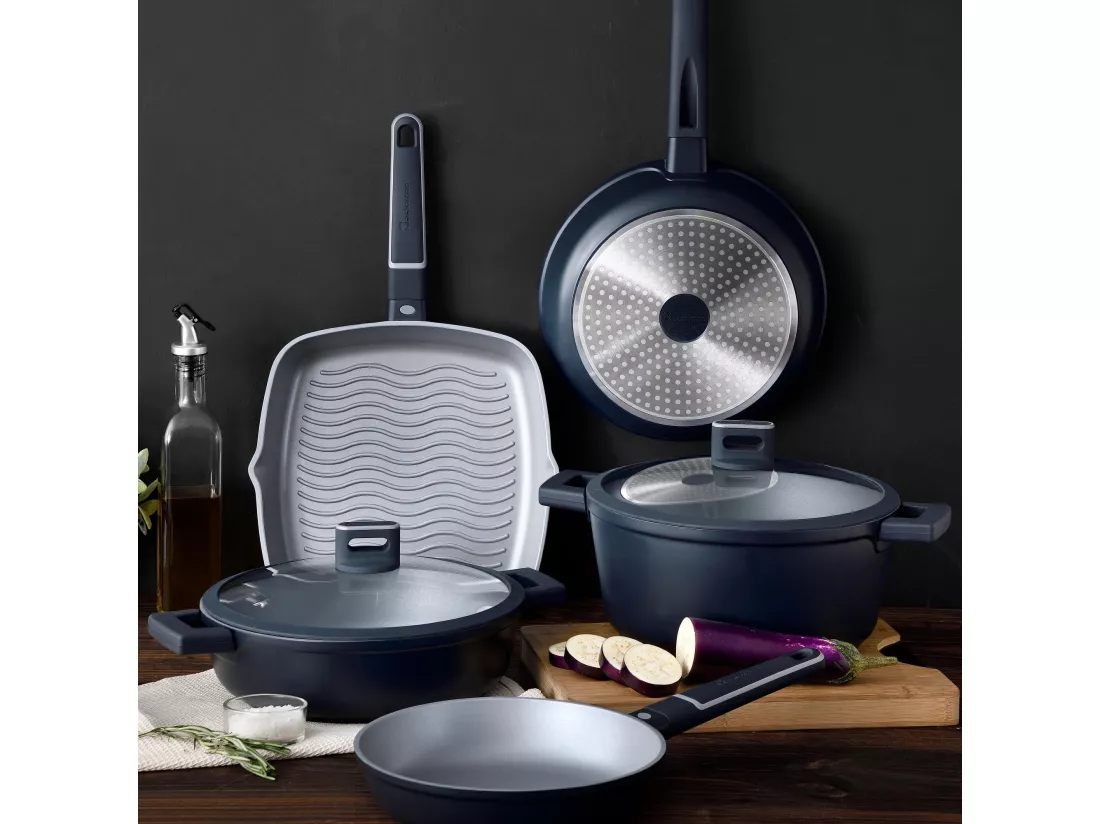 INDIGO Batterie de cuisine 17 pièces en fonte d'aluminium avec poêles à frire, wok, grill, casseroles et casserole avec couvercles MasterPRO