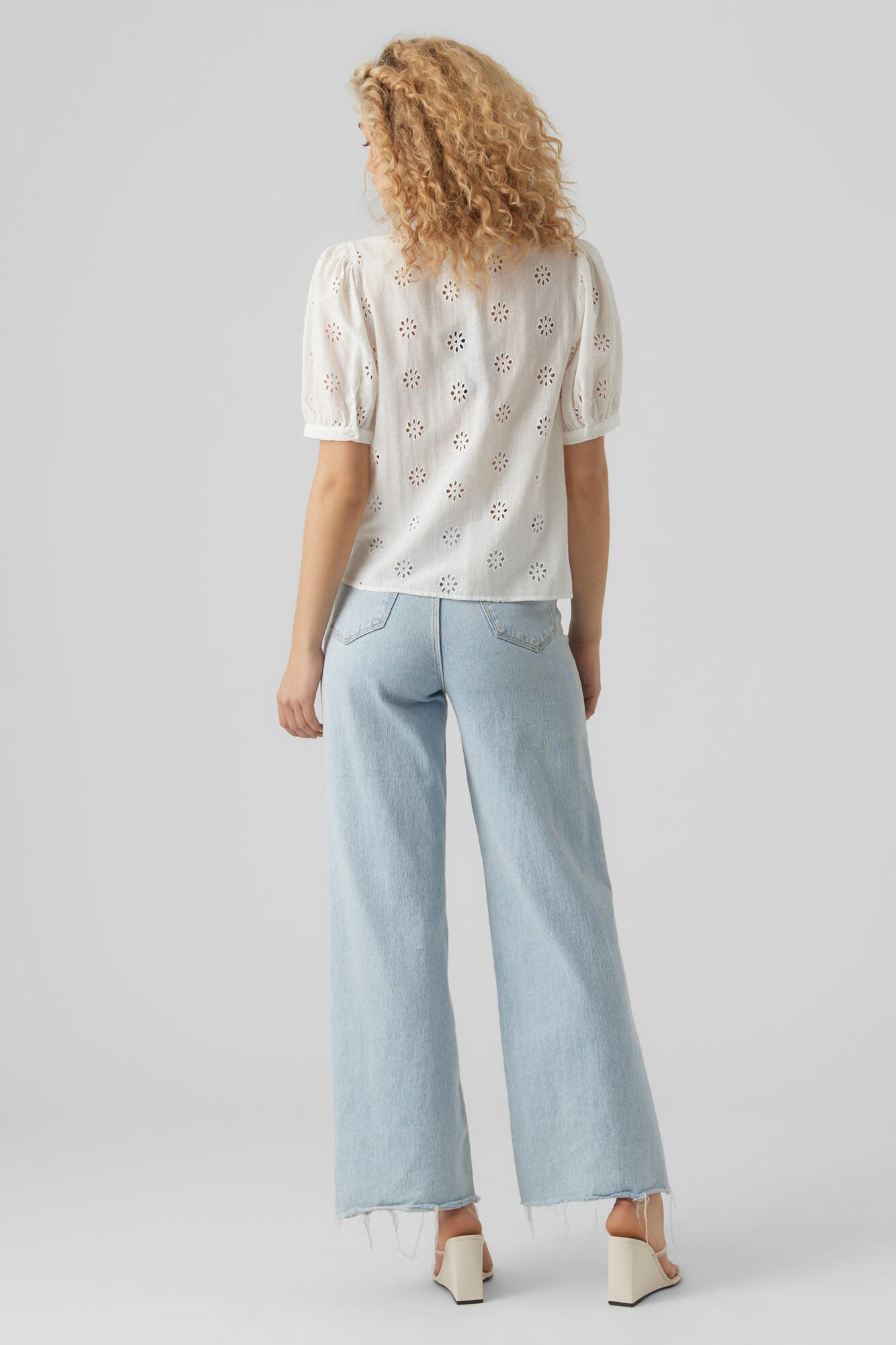 Blusa de manga curta com decote em V - Branca