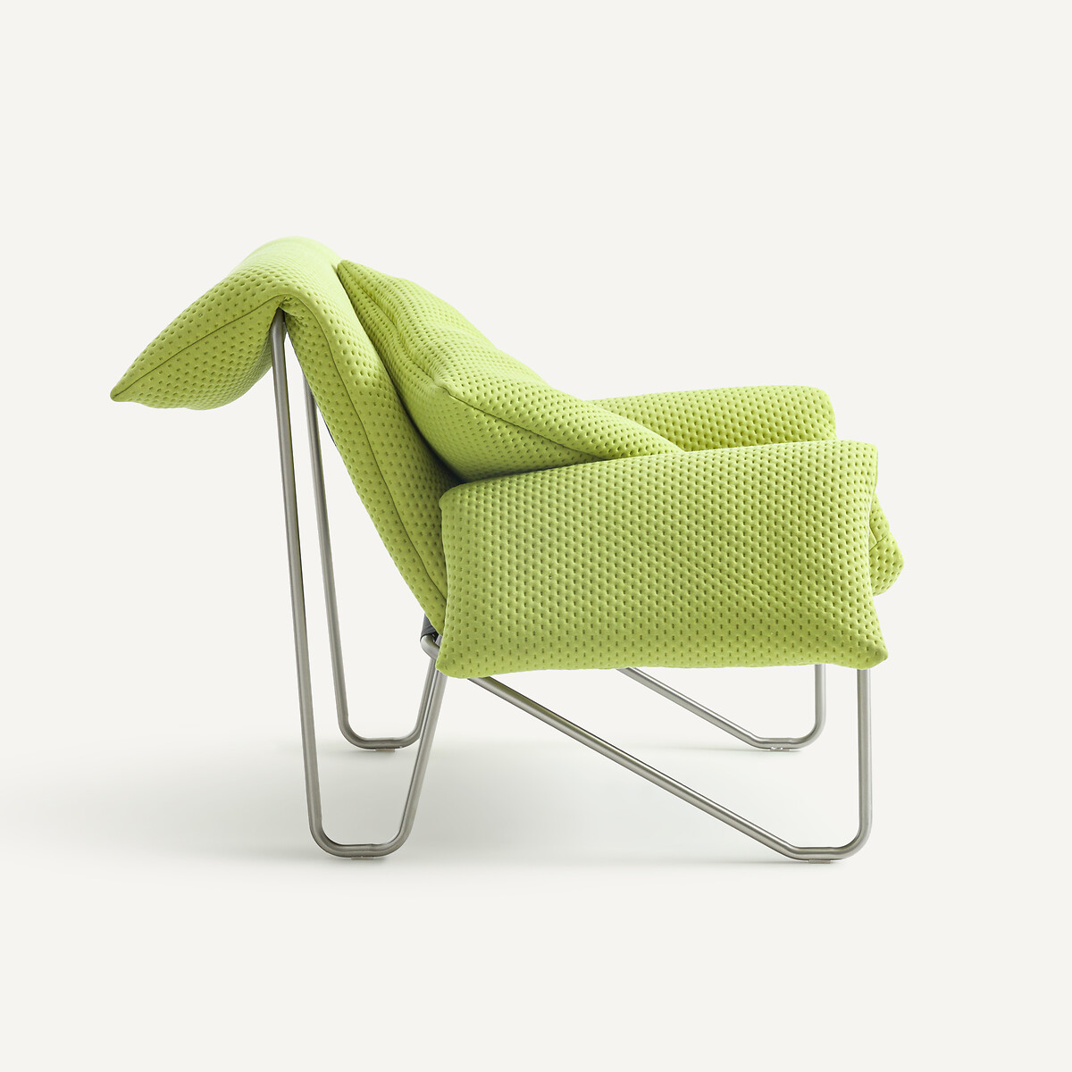 OTTO STUDIO PARA AM.PM<br>Poltrona Nomad em tecido acolchoado e aço