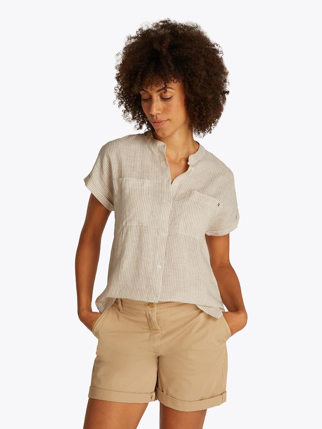 Tommy Hilfiger Kurzarmbluse »ESS LINEN COLLARLESS S/S BLOUSE« mit Logostickerei ,kühlendes Premium Leinen