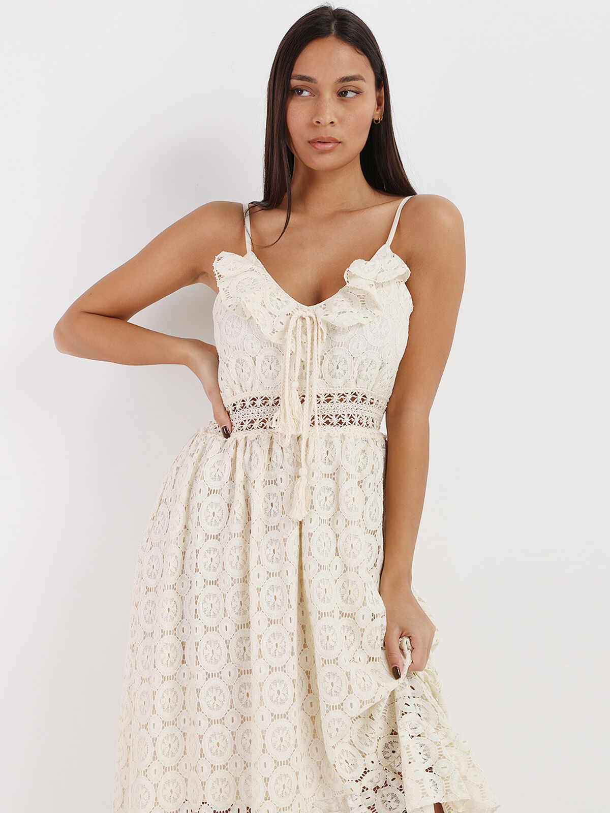 Robe longue à dentelle ajourée et pompons- Beige