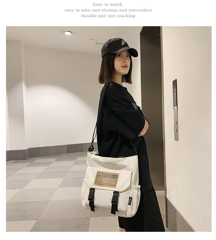 Hikuozy - Nylon Tote Bag met gesp en letterprint