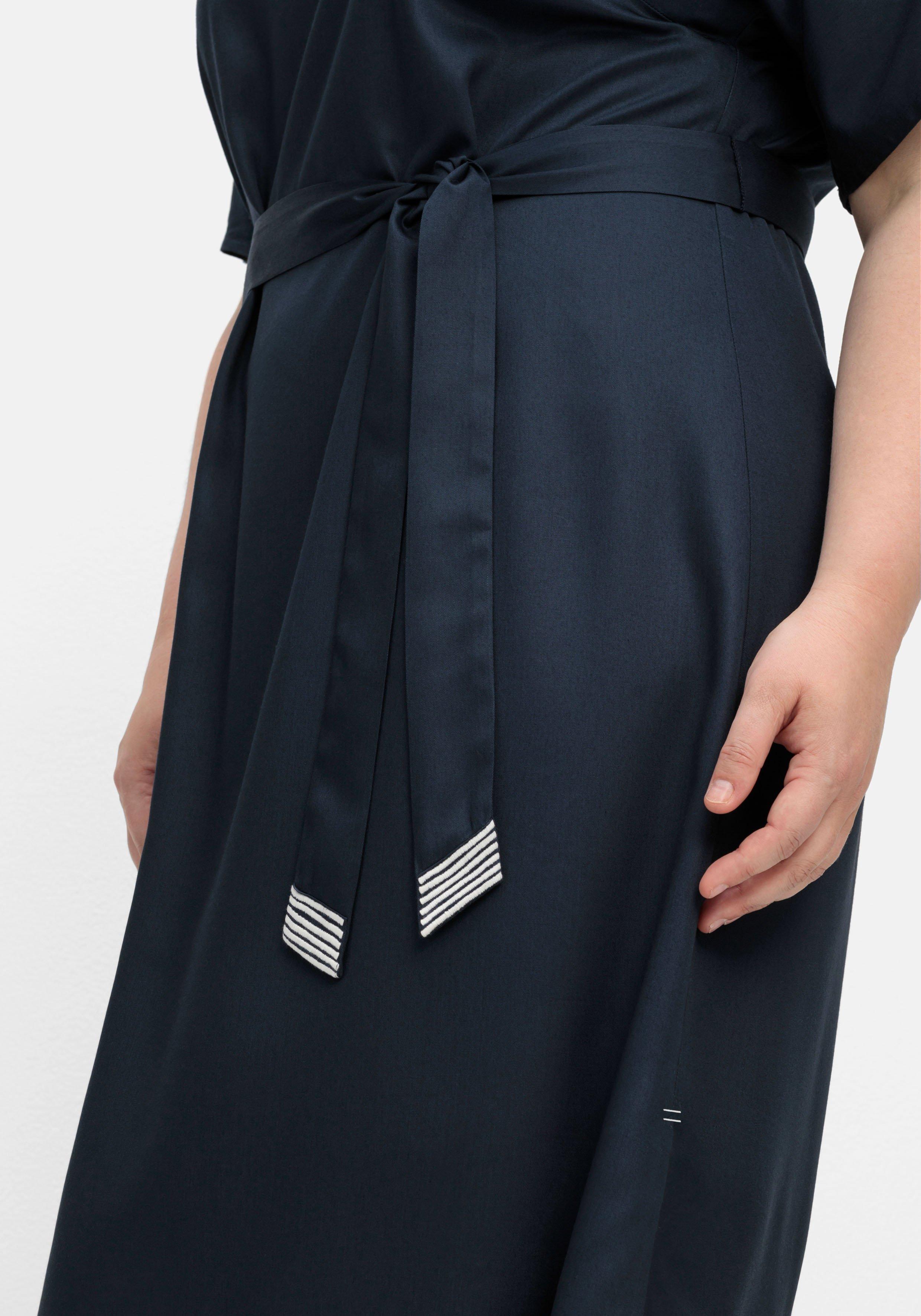 Kleid mit Bindegürtel, aus Viskose-Twill