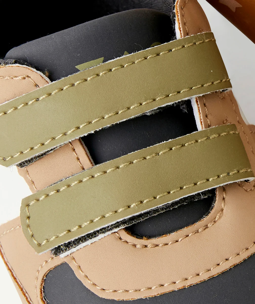 CHAUSSONS STYLE BASKETS BÉBÉ GARÇON KAKI ET MARRON