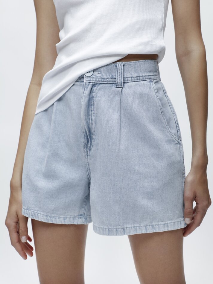 Calções jeans com pregas - Azul claro