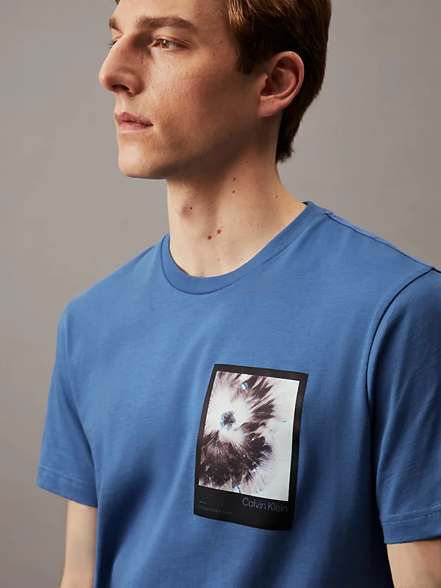 Camiseta com estampa floral