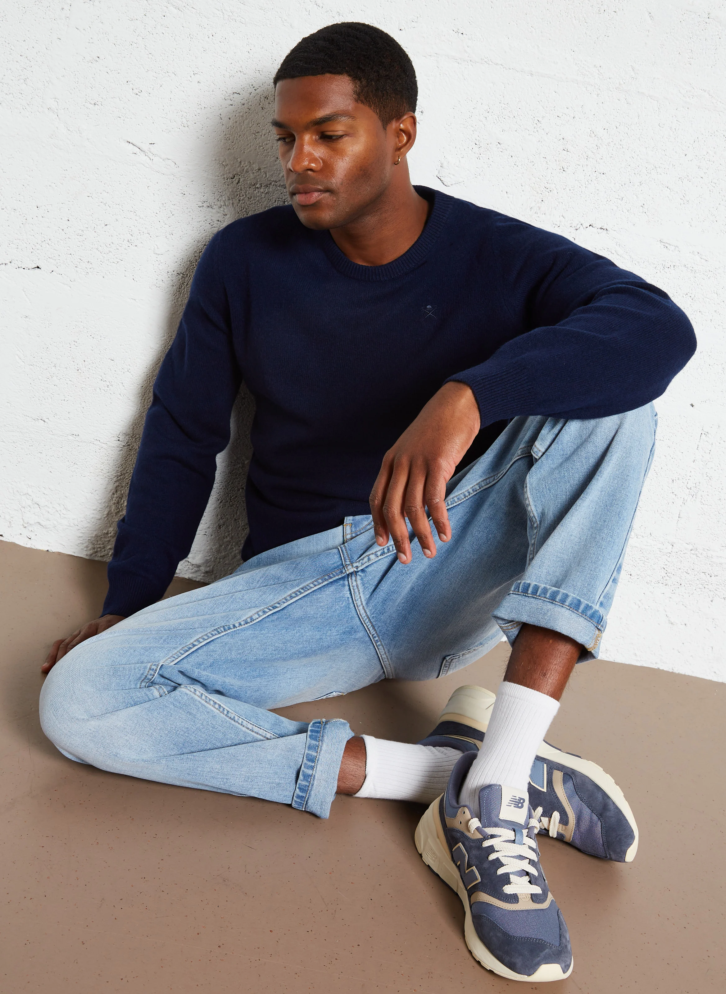Pull regular-fit col rond brodé en laine | Bleu