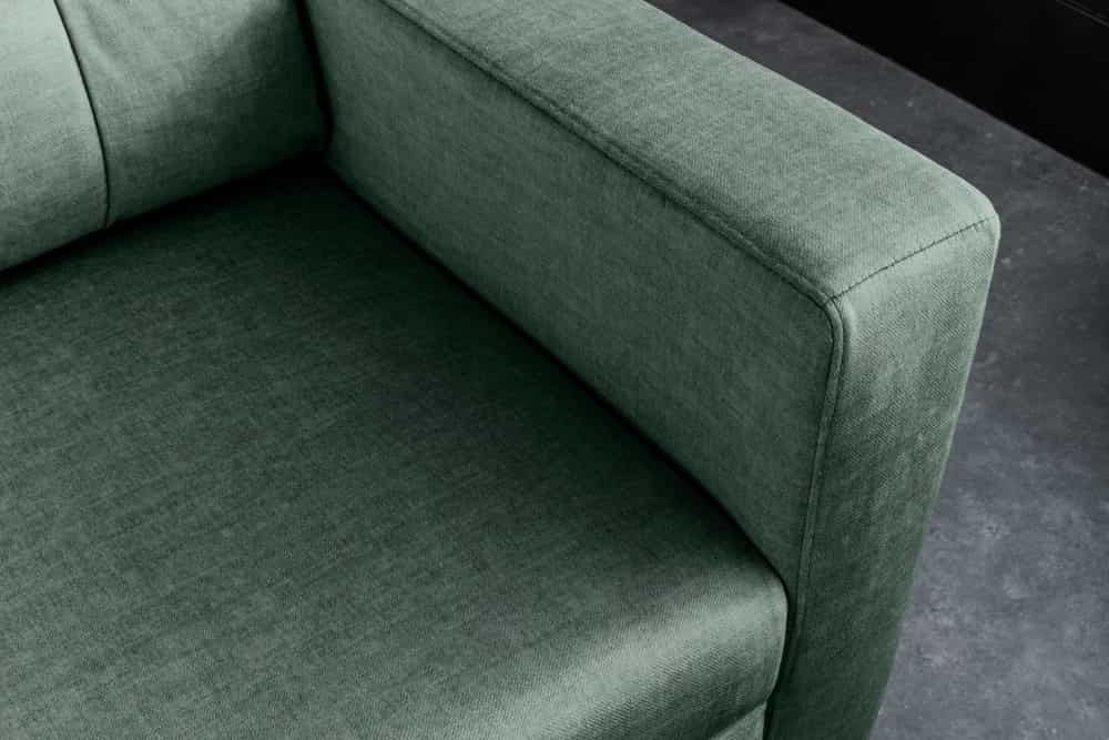 Ausziehbares Schlafsofa SMART 140cm moosgrün Vogue Velours Samt 2-Sitzer Nosagfederung
