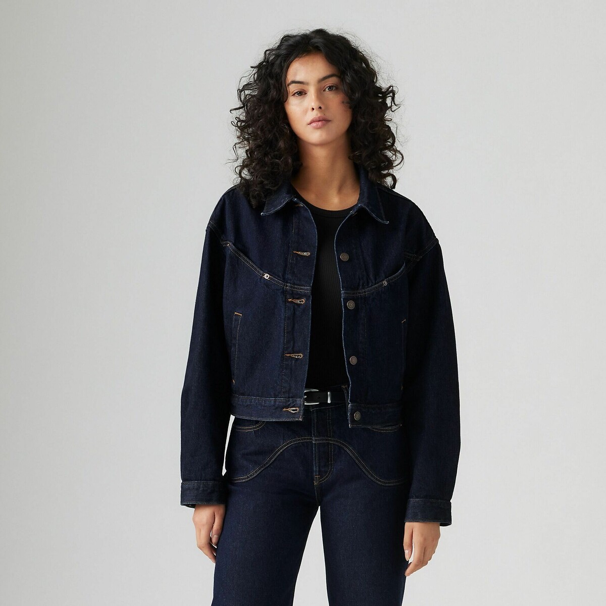 Colete jeans Levi's, modelo trucker western encolhido dos anos 90.