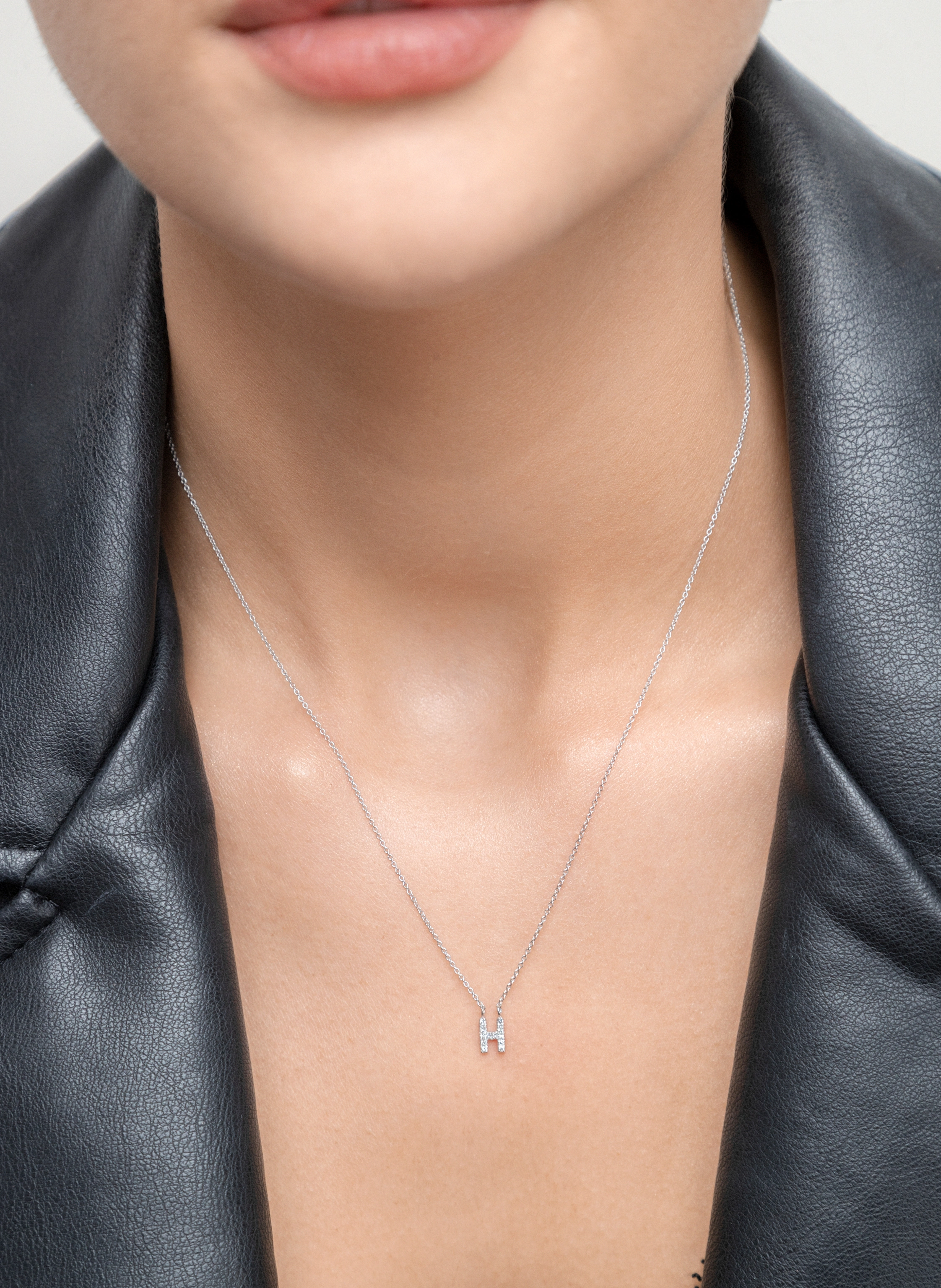 Leaf INITIALIEN Halskette „H“ aus 14 Karat Weißgold mit Diamanten