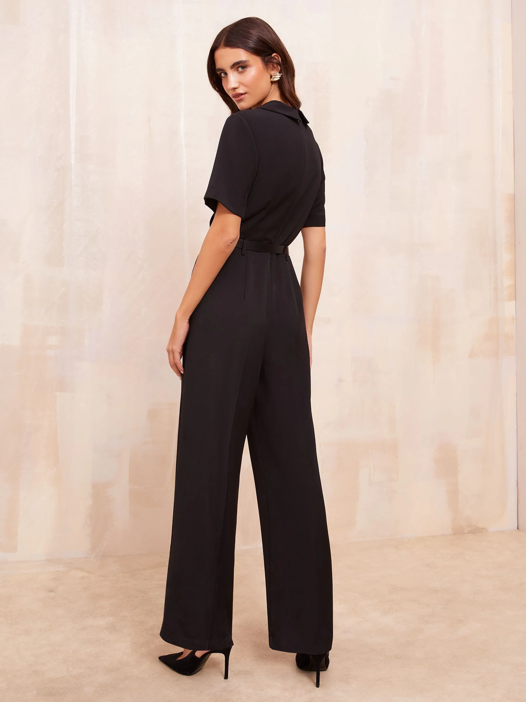 Friends Like These Revere Collar Jumpsuit met reverskraag