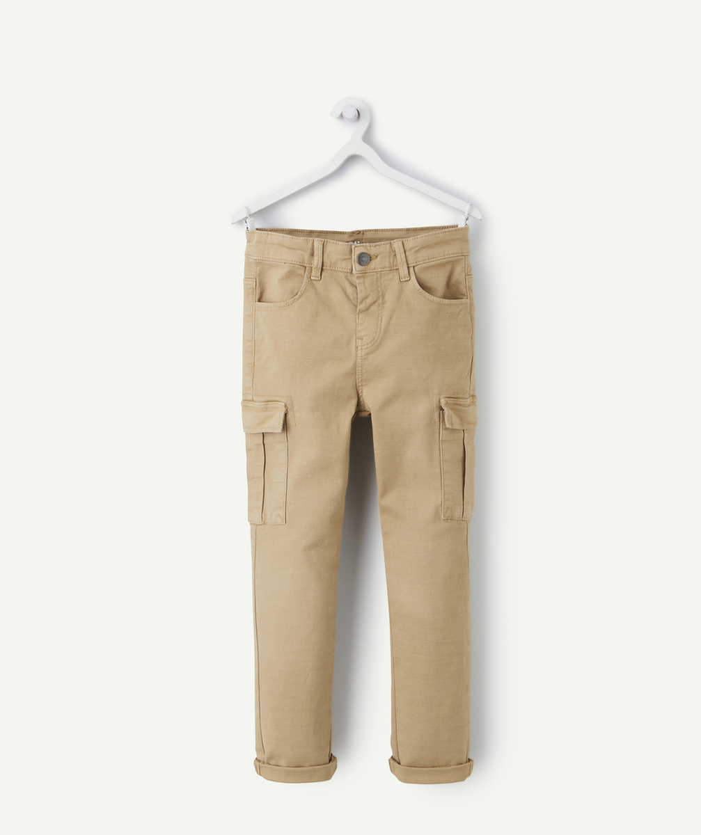 pantalon slim garçon beige avec poches style cargo