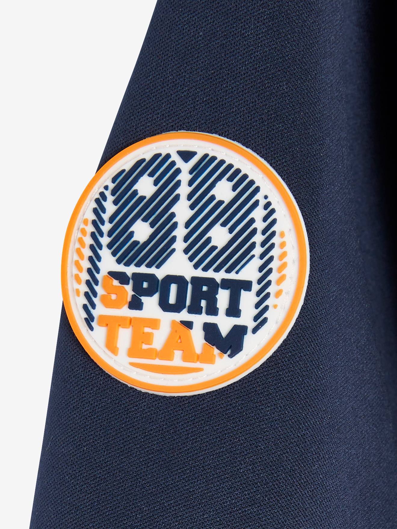 Jaqueta esportiva infantil lisa azul-escura com capuz e detalhes estampados.
