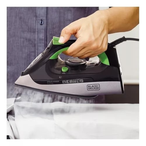 Ferro de passar a vapor Black+Decker FX2700 cor preto e verde 220V