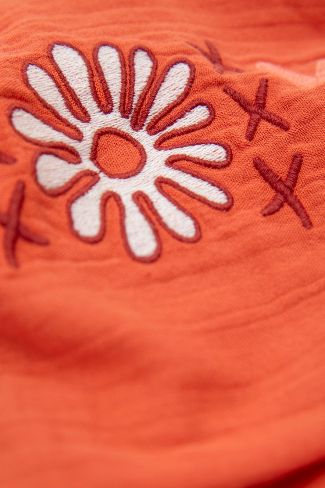 Warm oranje mousseline jurk met embroidery
