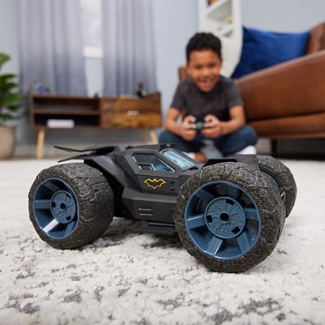 Batman Stunt Shot Batmobil 1:18 - fjernstyret