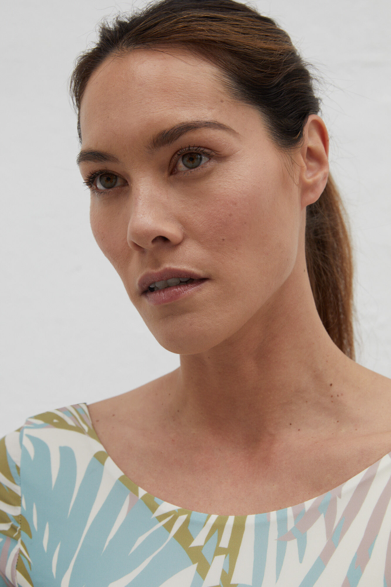 Maiô de secagem rápida com estampa tropical e recortes - Estampado