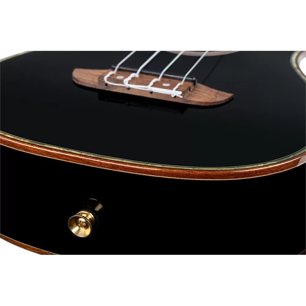 Ortega RUOX-CC Onyx Series Concert Size Ukulele Black concert ukelele met gigbag