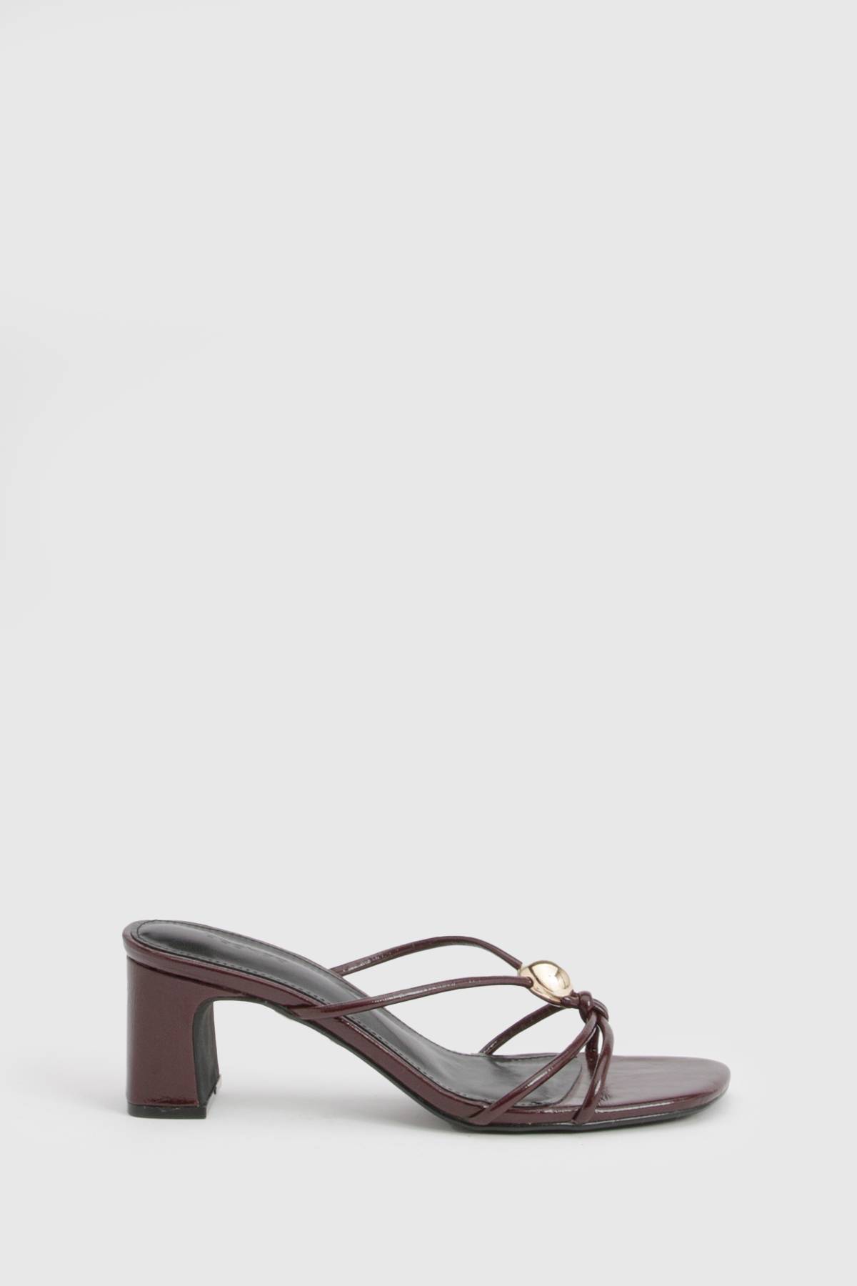 boohoo Mules À Brides Avec Finitions Dorées