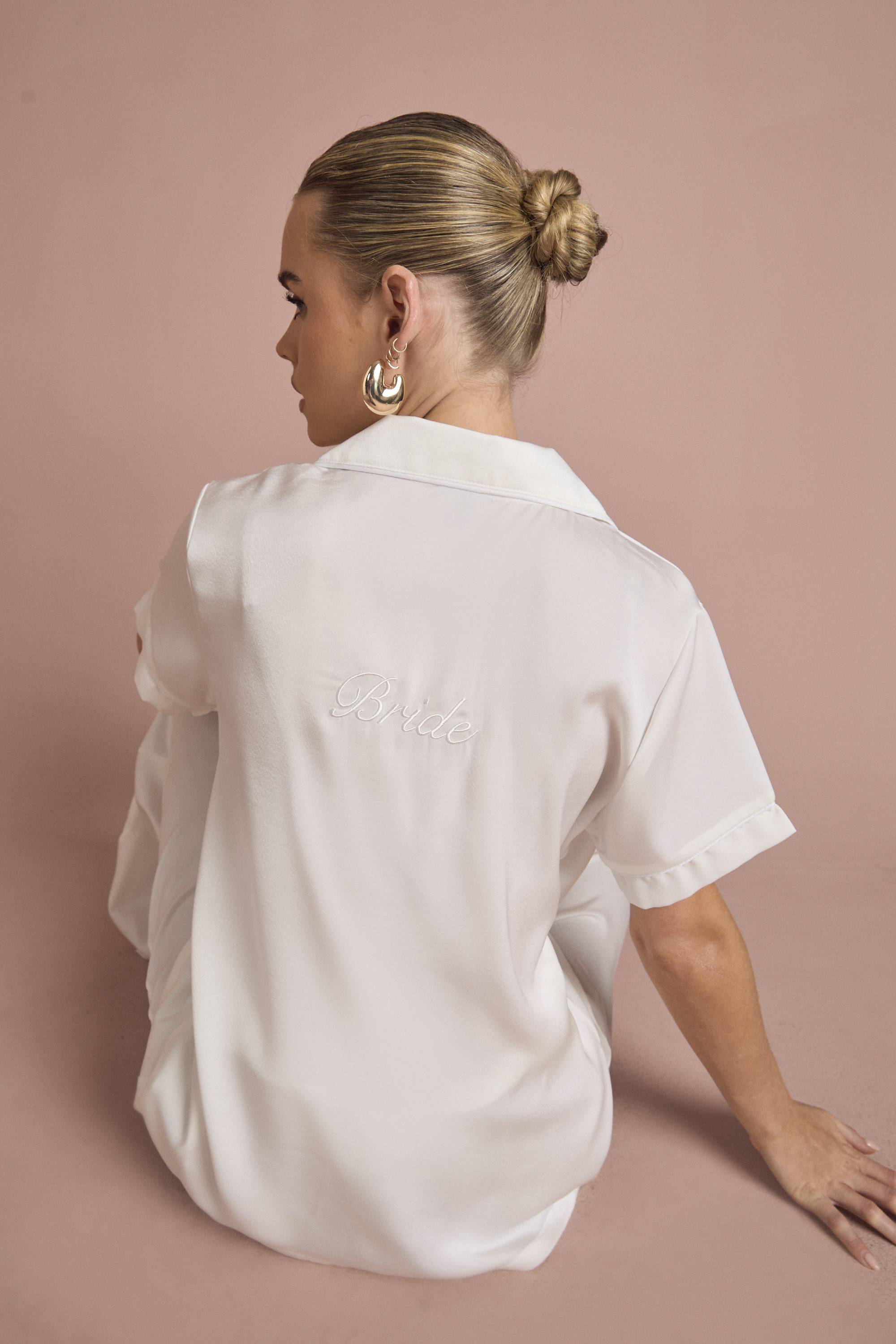 boohoo Ensemble Pyjama de Mariée 'Bride' en Satin Brodé avec Chemise à Manches Courtes et Pantalon