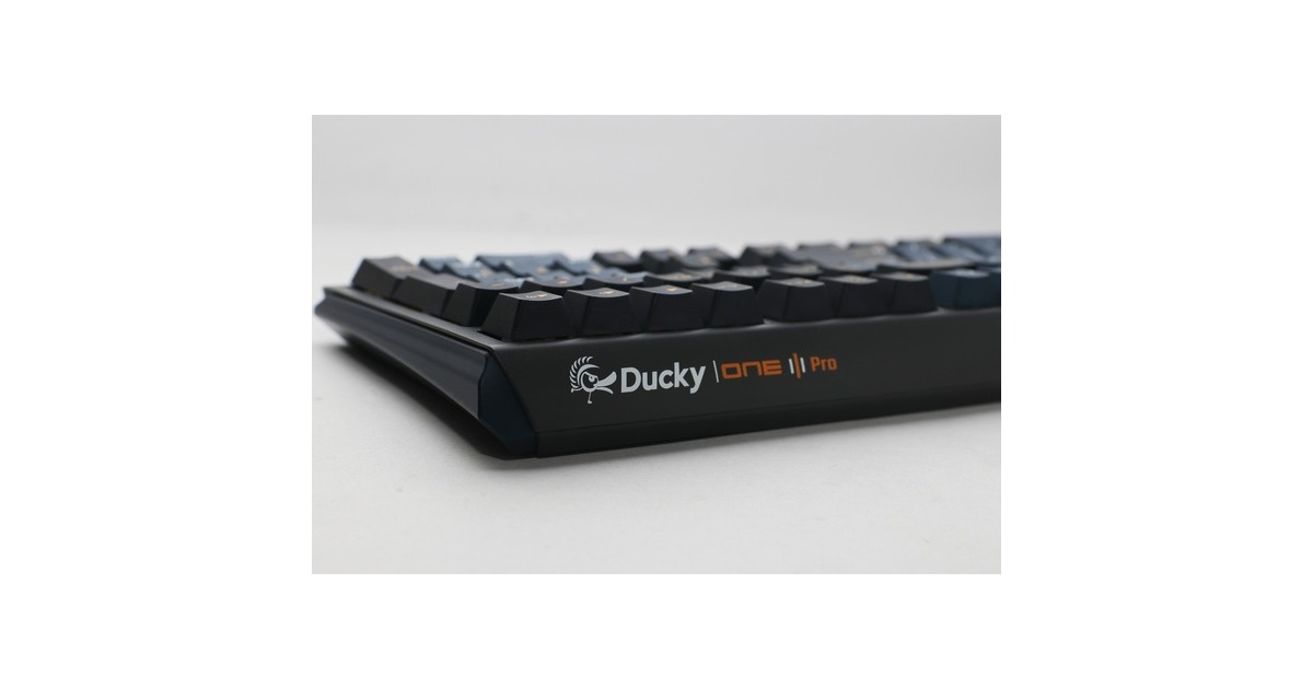 DuckyOne 3 Pro, gaming toetsenbord  (Zwart, US lay-out, Cherry MX2A Brown, RGB led, Double-shot PBT, QUACK Mechanics, hot swap)
