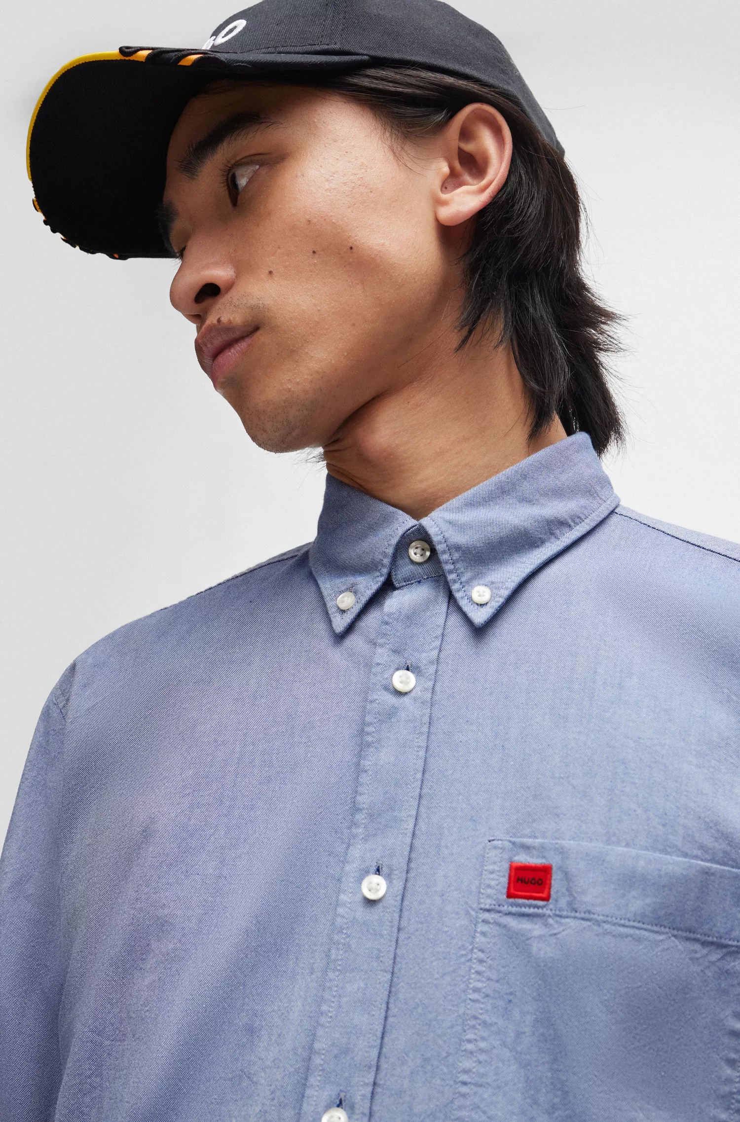 Camisa HUGO vermelha de corte slim com botões, em algodão Oxford.