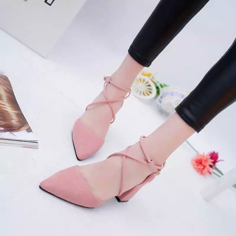 Terute - Puntige enkelband sandalen met dikke hak