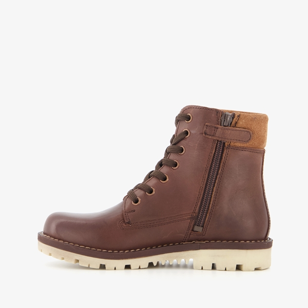 Groot leren jongens veterboots