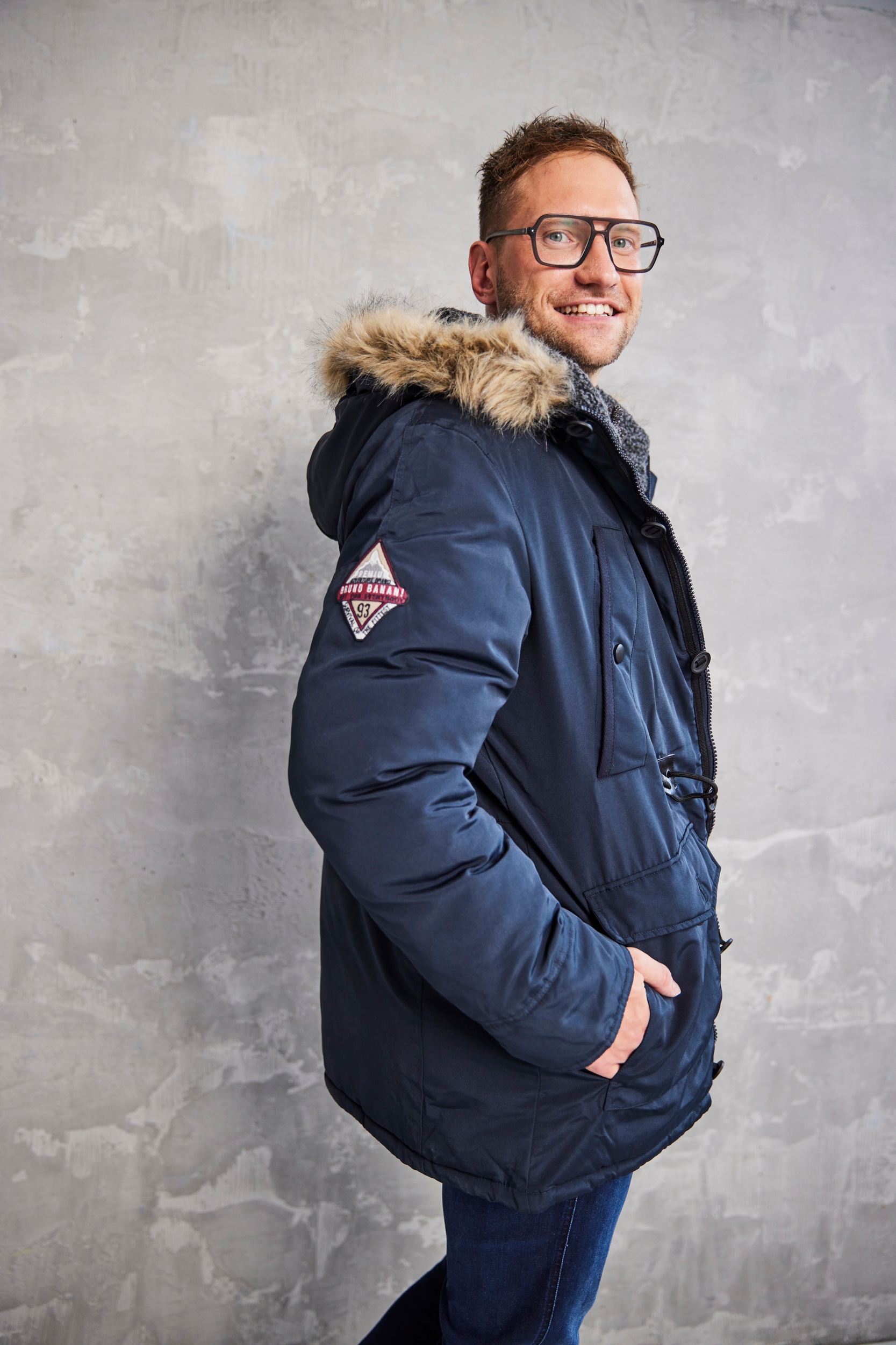 Bruno Banani Parka mit Kapuze strapazierfähiges Material,  abnehmbare Kapuze mit Fellimitat
