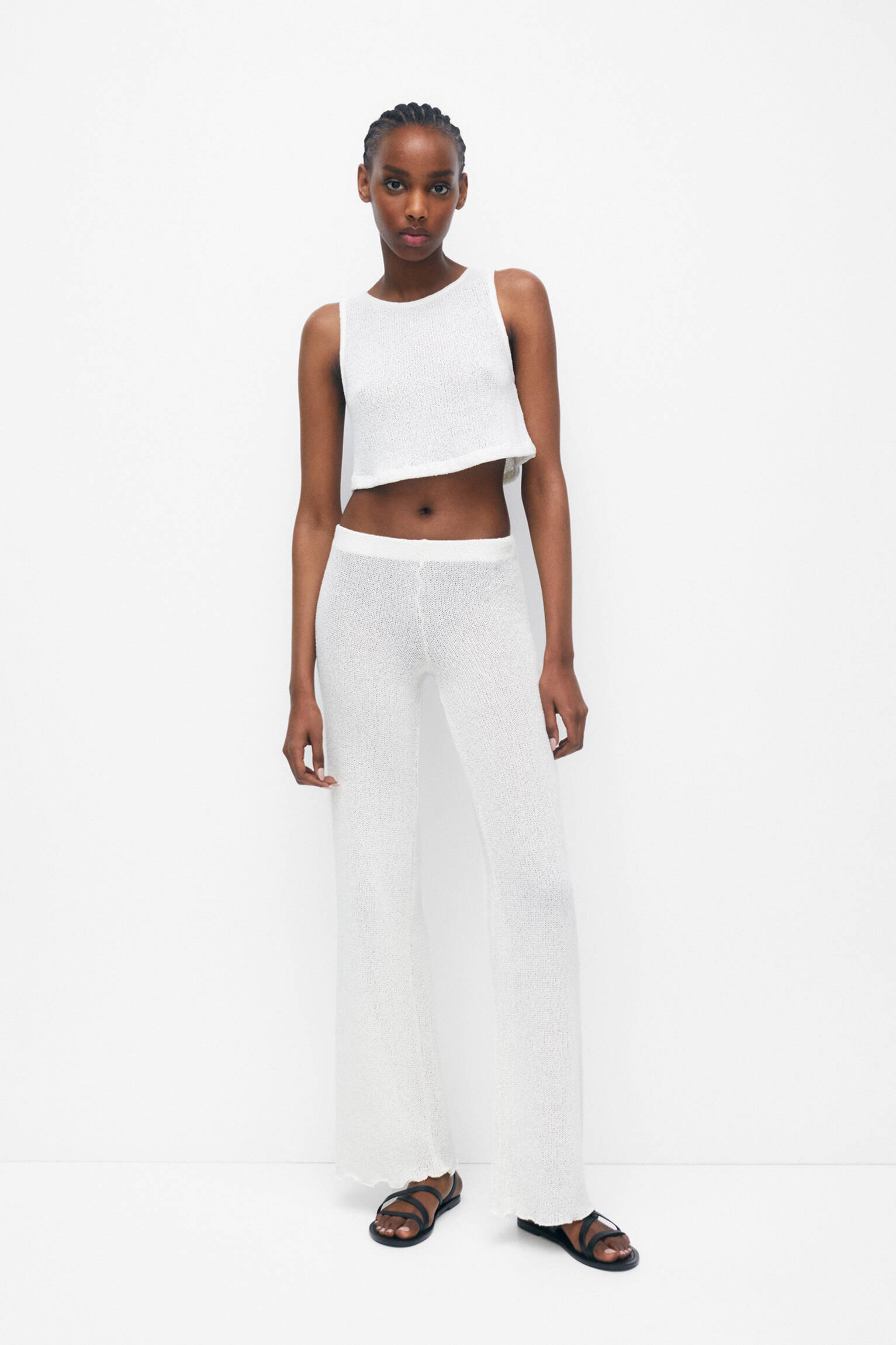 Calça de malha com corte flare - Crua