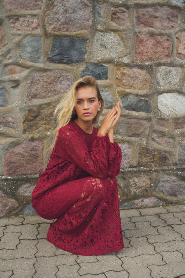 Kaffe KAlanice Lace Skirt Rumba red