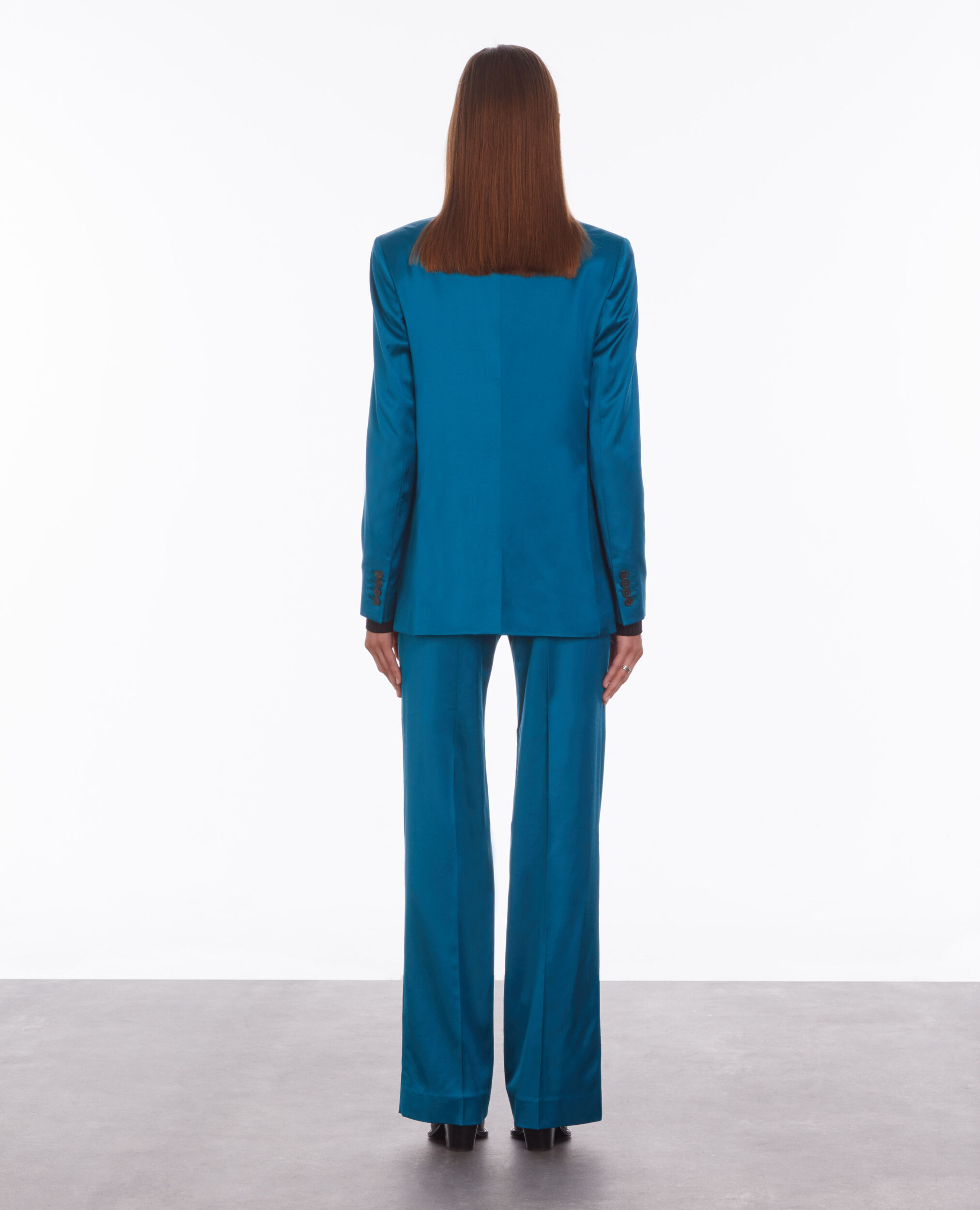 Veste tailleur bleue satinée