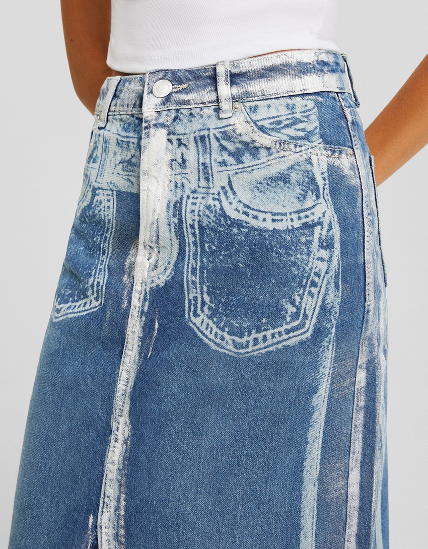 Saia midi jeans com estampa metálica