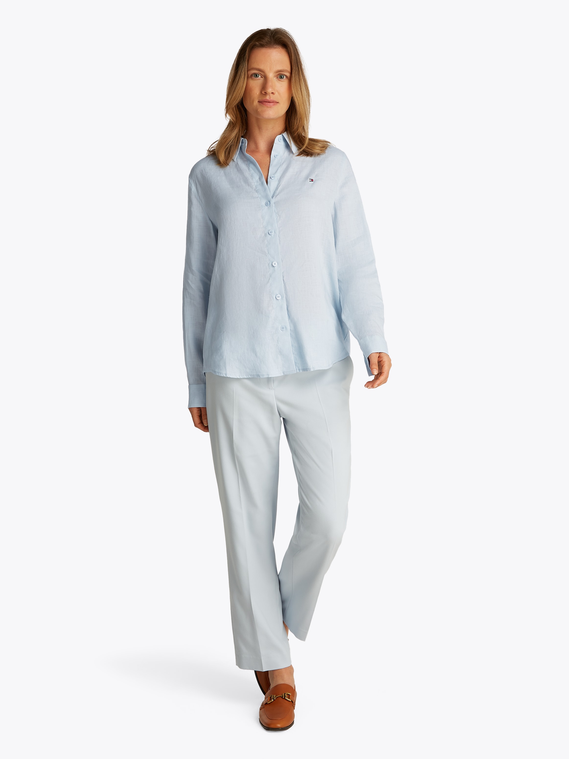 Tommy Hilfiger Hemdbluse »ESS LINEN RELAXED SHIRT« mit Logostickerei ,kühlendes Premium Leinen