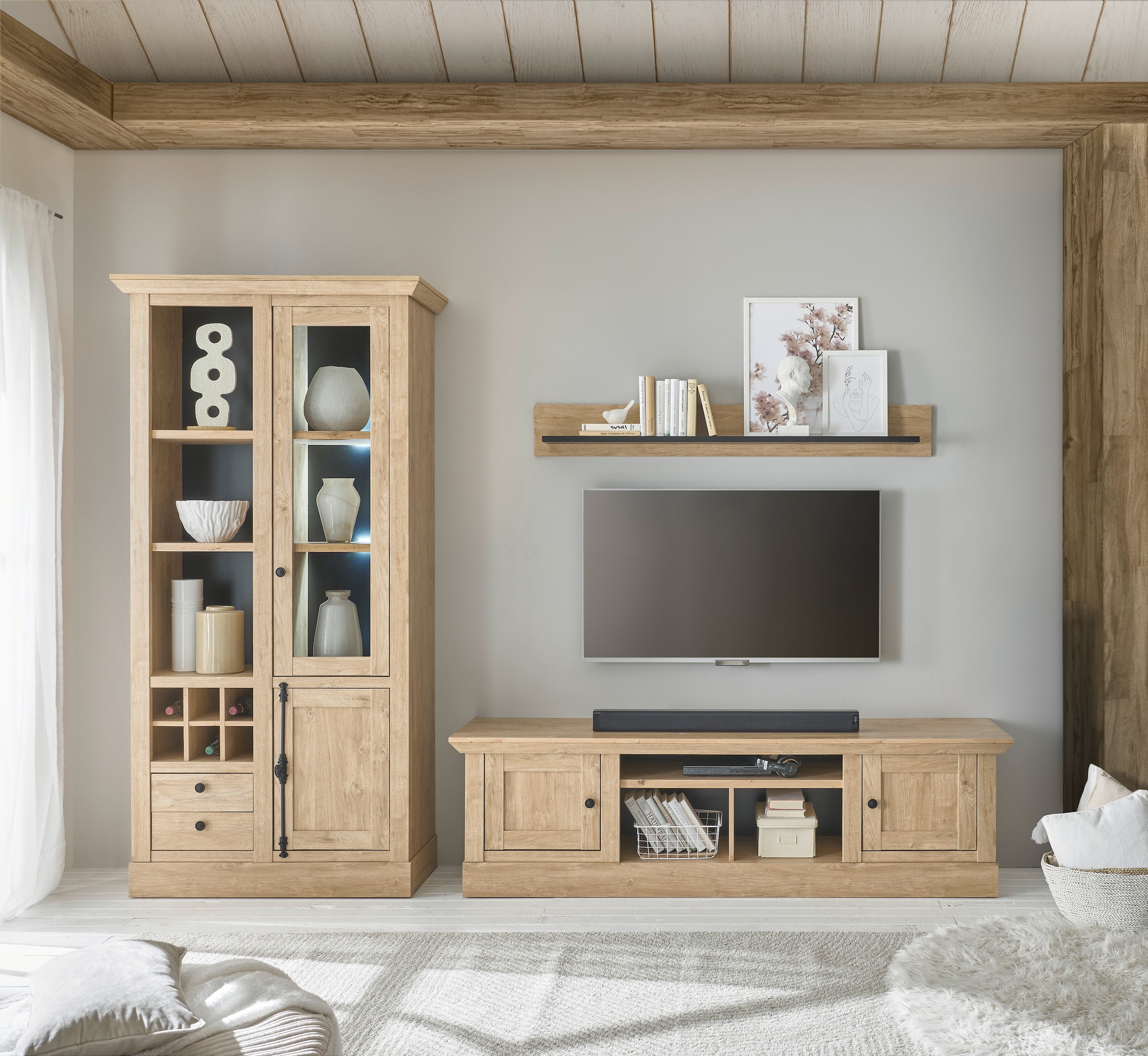 Home affaire Wandboard »Cornwall, Wandregal im Landhausstil, Wandhalter mit Ablagefläche« 1 Stk. tlg. vielseitig einsetzbares Hängeregal, Breite 150 cm, warmes Eiche Dekor